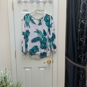 Old Navy blouse with palm detail 🌿